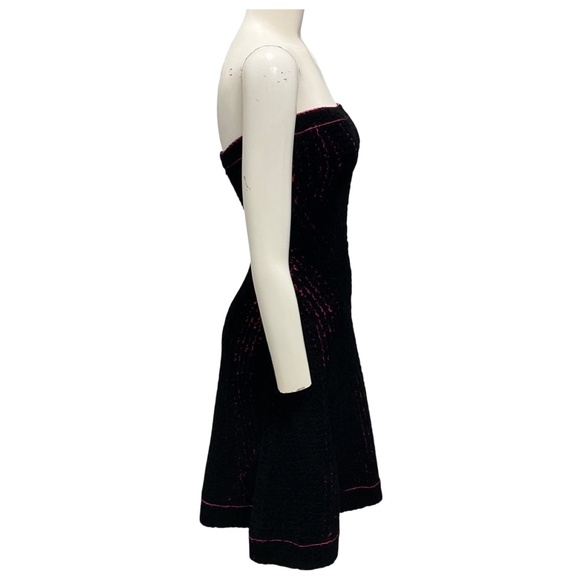 HERVE LEGER BLACK / FUCHSIA STRAPLESS CHENILLE DRESS - Picture 2 of 4
